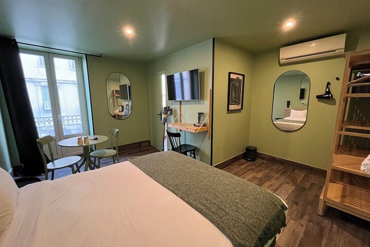Room 7 of 76
