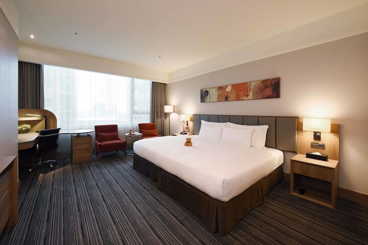Room 2 of 83
