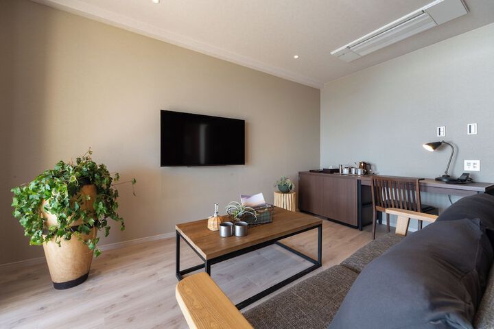 Room 3 of 38