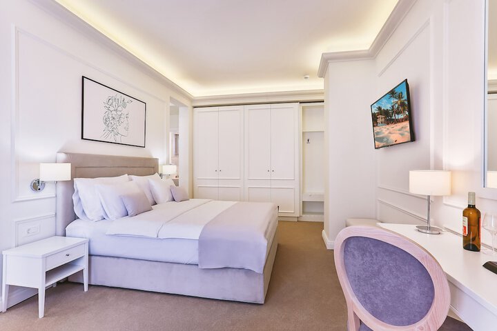 Room 12 of 20