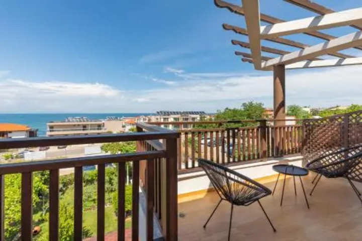 Terrace/Patio 2 of 3