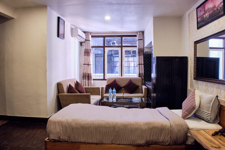 Room 26 of 122