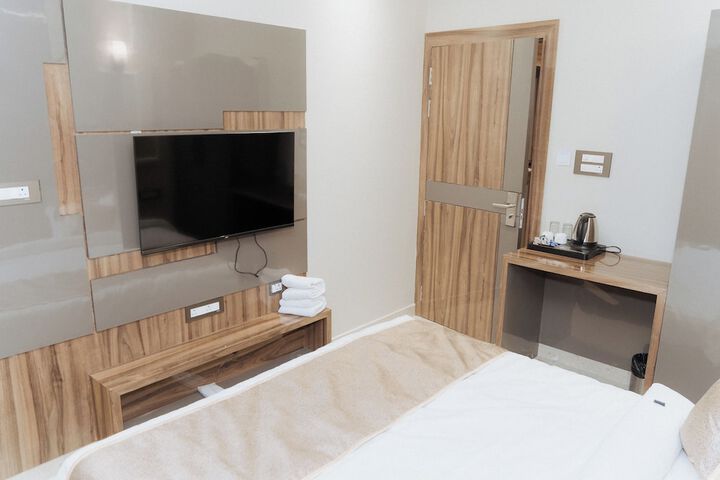 Room 5 of 14