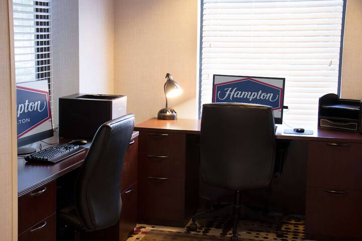Business Center 37 of 40