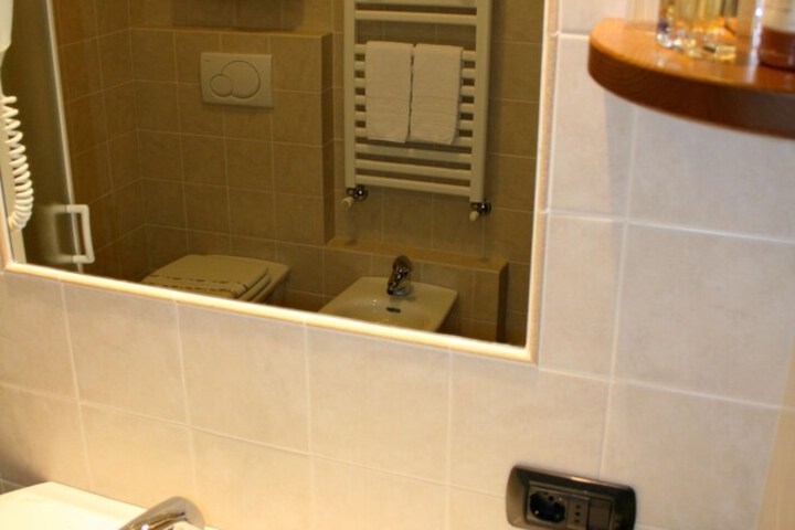 Room 20 of 32
