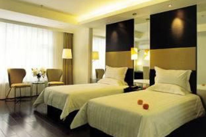 Room 8 of 11