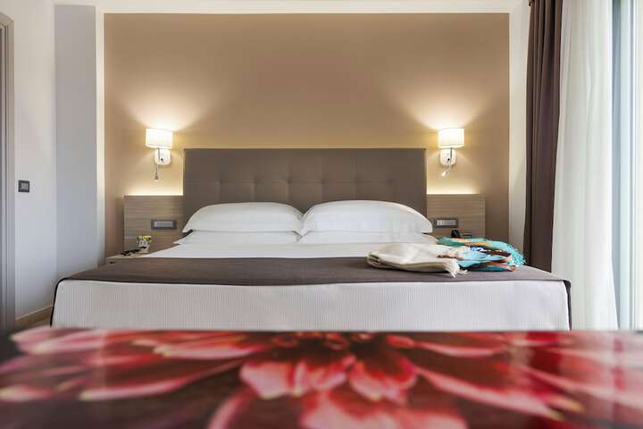 Room 25 of 101