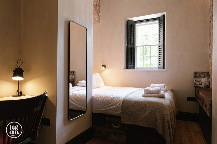 Room 10 of 68