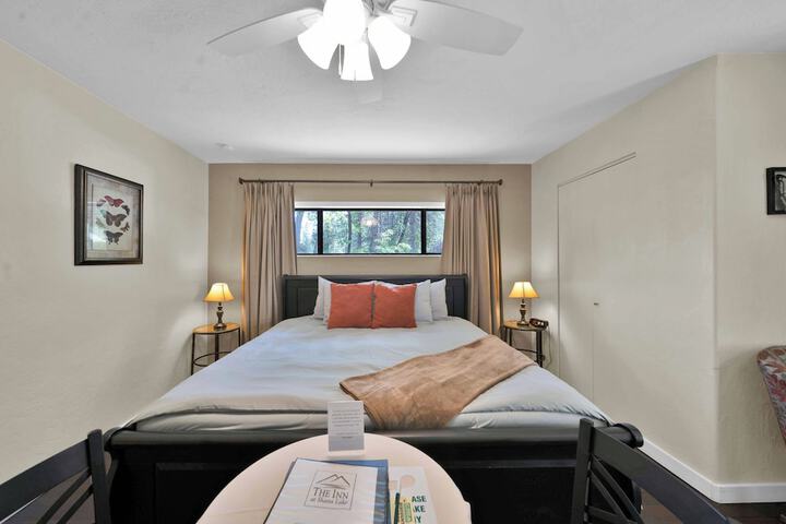 Room 45 of 172
