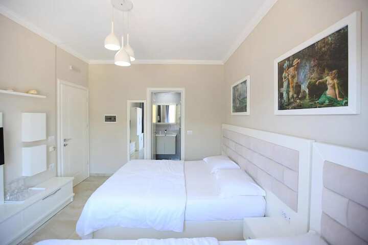 Room 17 of 46