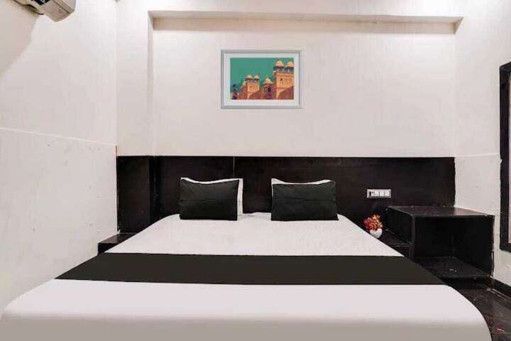 Room 4 of 9