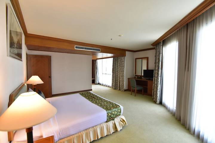 Room 53 of 86