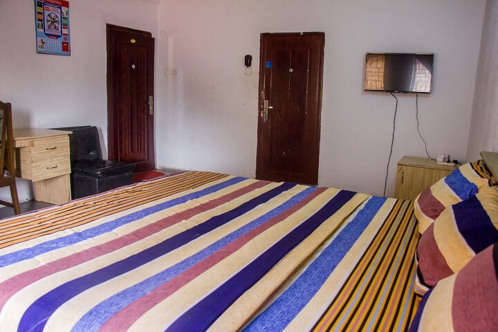 Room 6 of 34
