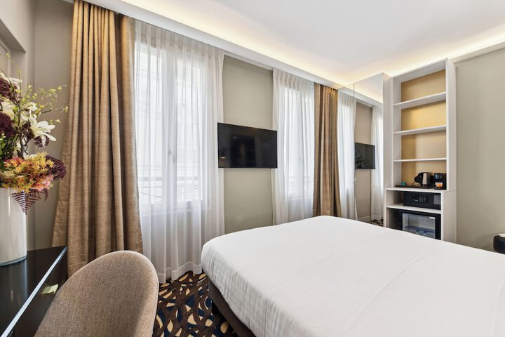 Room 16 of 120