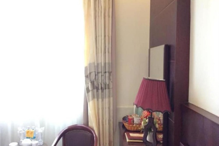 Room 10 of 34
