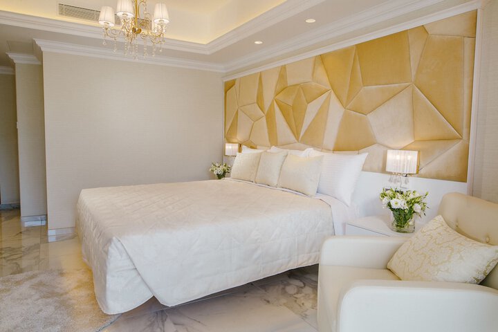 Room 11 of 65