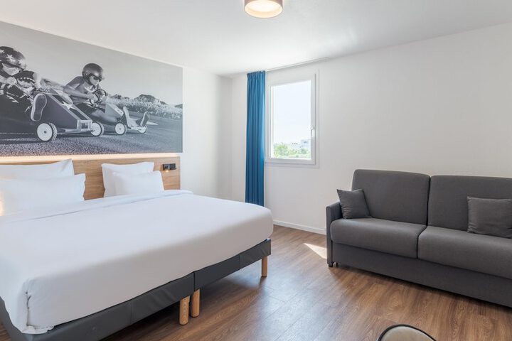 Room 12 of 44