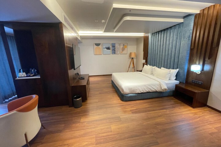 Room 6 of 53