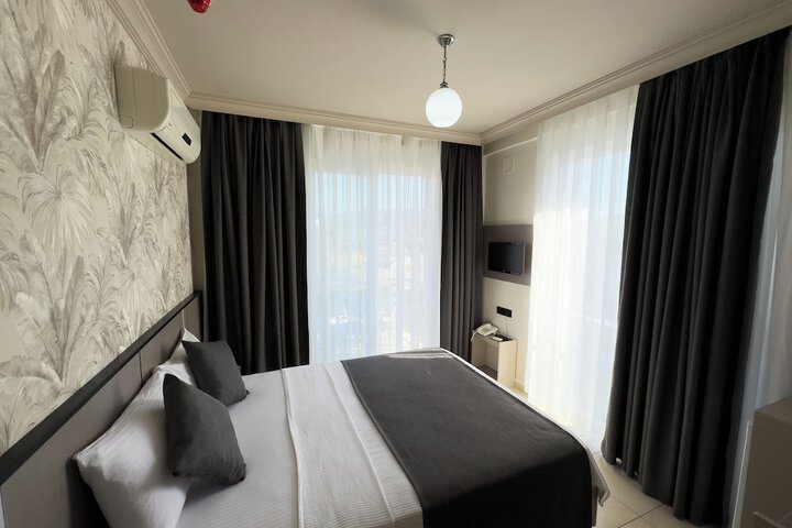 Room 28 of 64