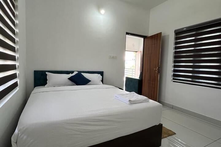 Room 7 of 11