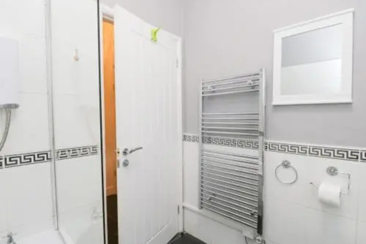 Room 8 of 16