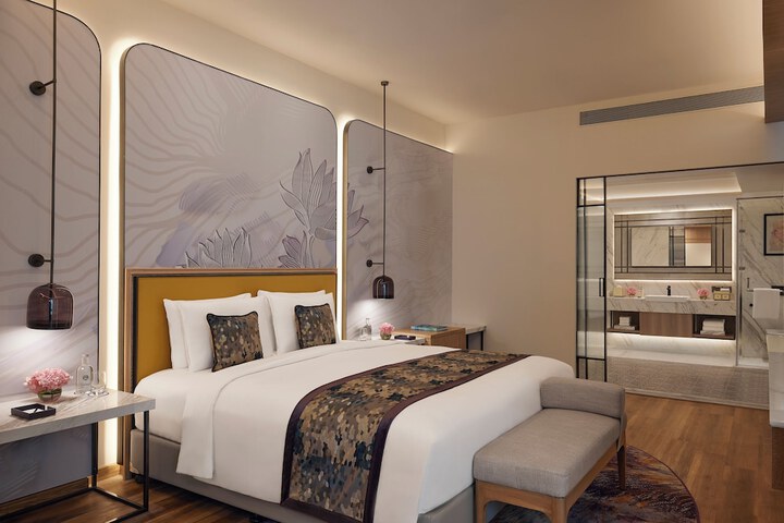 Room 8 of 32