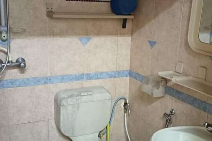 Room 12 of 73
