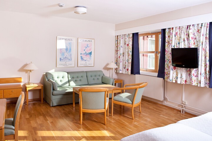 Room 3 of 9