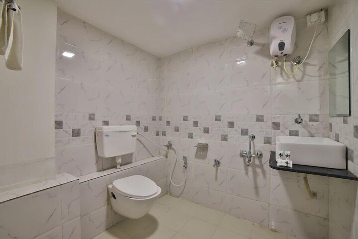 Room 10 of 12