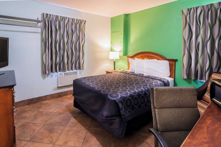 2 Double Beds (13 of 37)