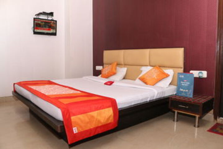 OYO Rooms D Block Model Town Extension