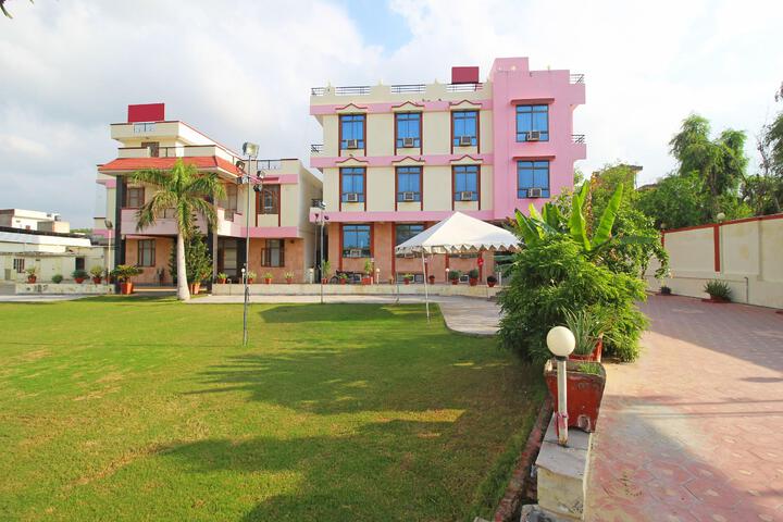 Hotel 4 of 7