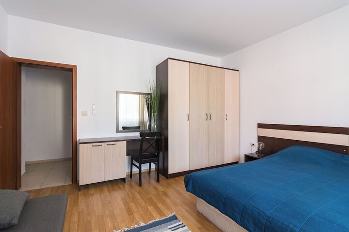 Room 12 of 44
