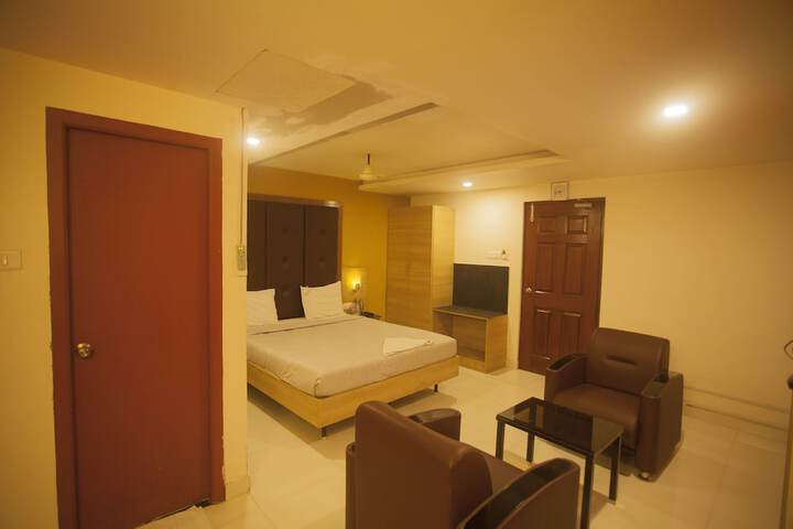 Room 13 of 18