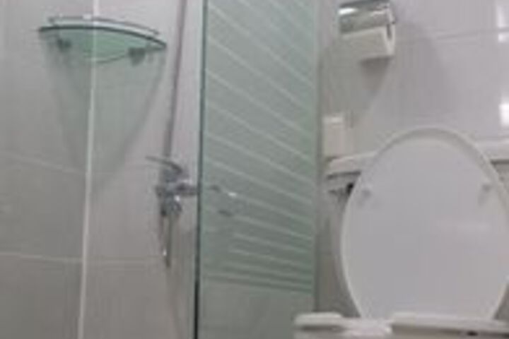 Room 2 of 32