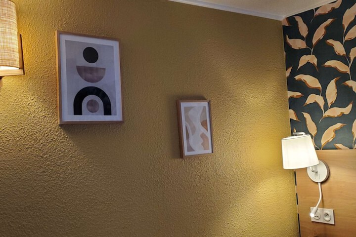 Room 8 of 60