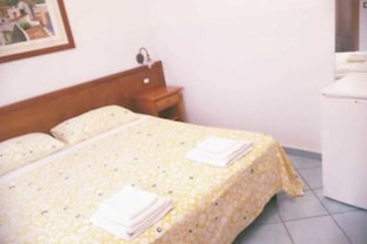 Room 7 of 16