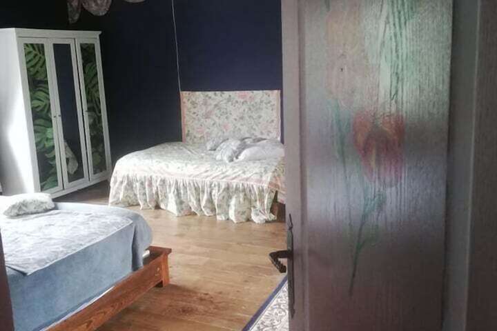 Room 16 of 76