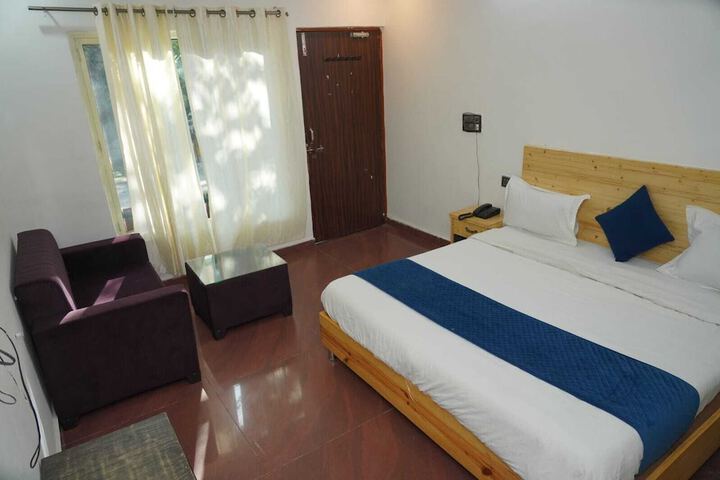 Room 7 of 28