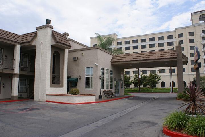 Queens Inn Anaheim Anaheim | Bookonline.com