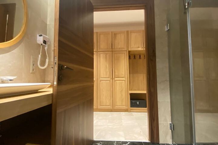 Room 5 of 19