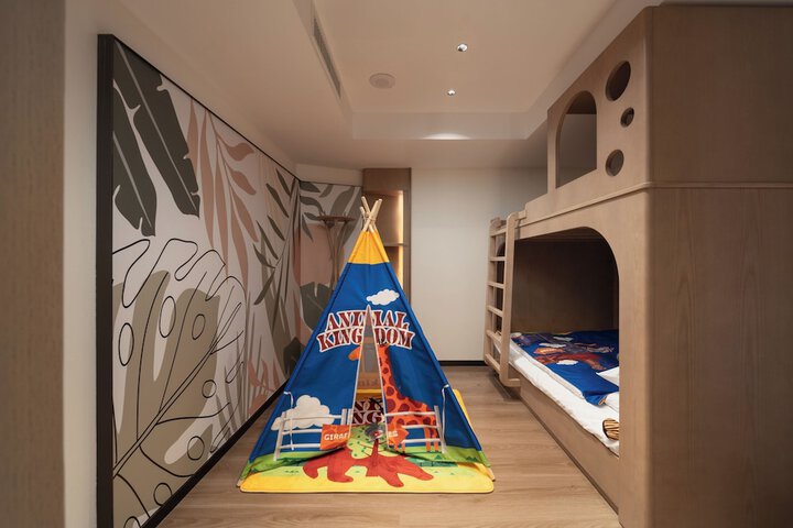 Room 6 of 30