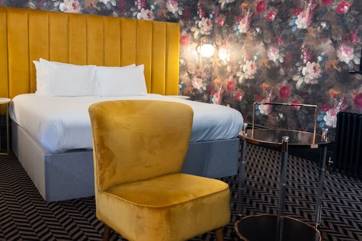 Room 43 of 106