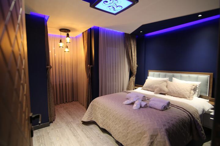 Room 12 of 16