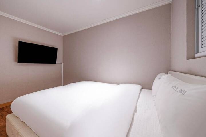 Room 12 of 36