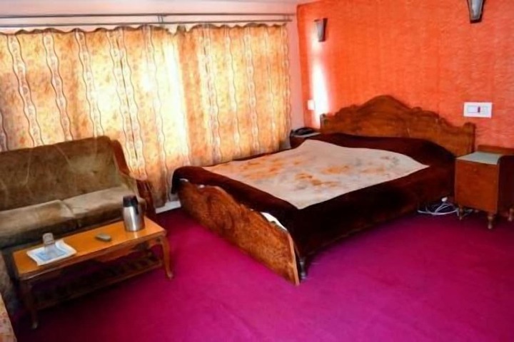 Room 11 of 23