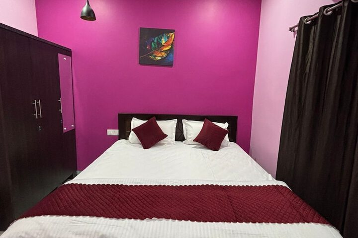 Room 10 of 16