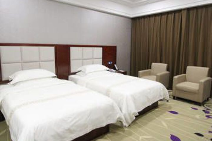 Room 6 of 8
