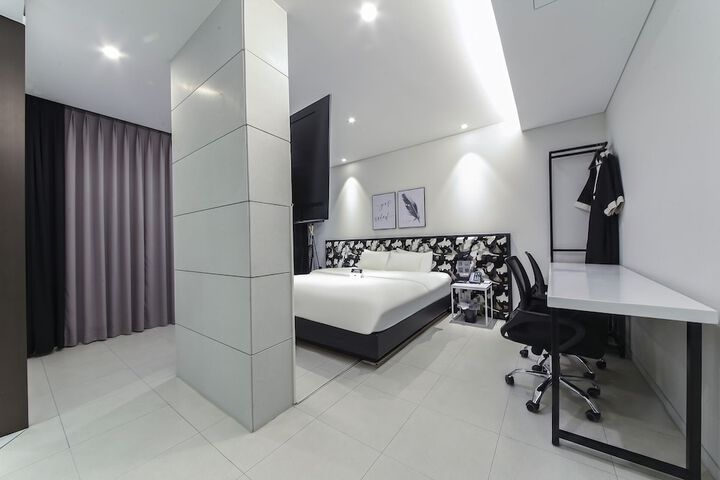 Room 51 of 117