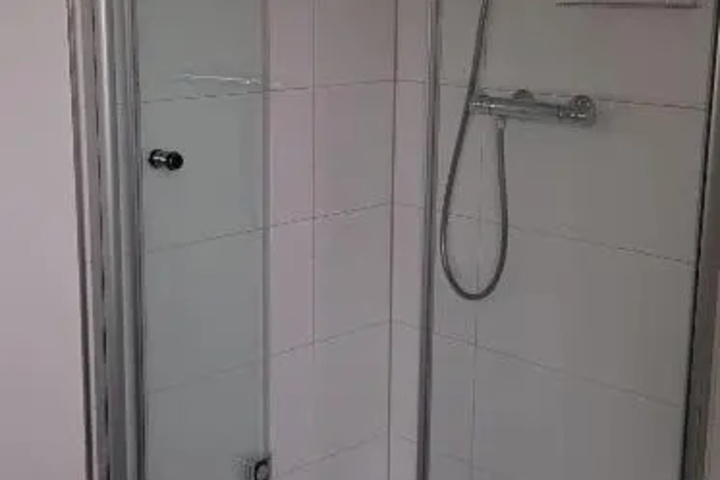 Room 2 of 2